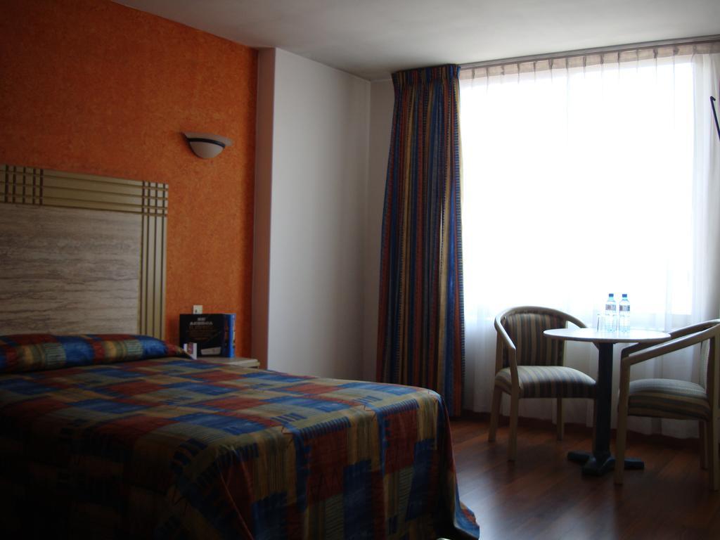 Hotel Cervantes Guadalajara Quarto foto